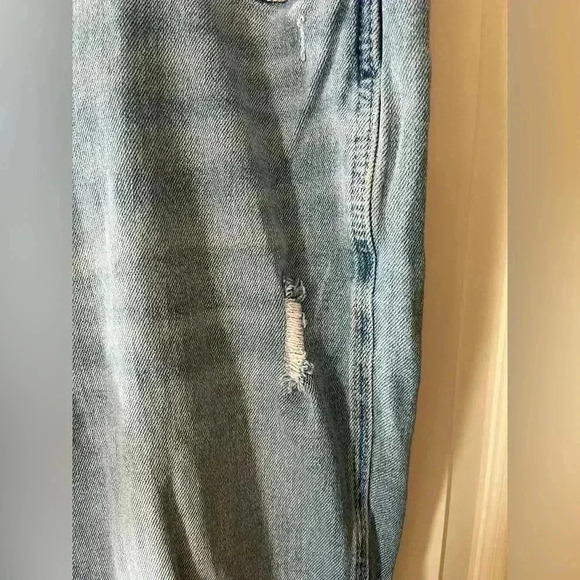 Hollister Curvy High Rise Mom Jean Size 13 - Picture 9 of 16